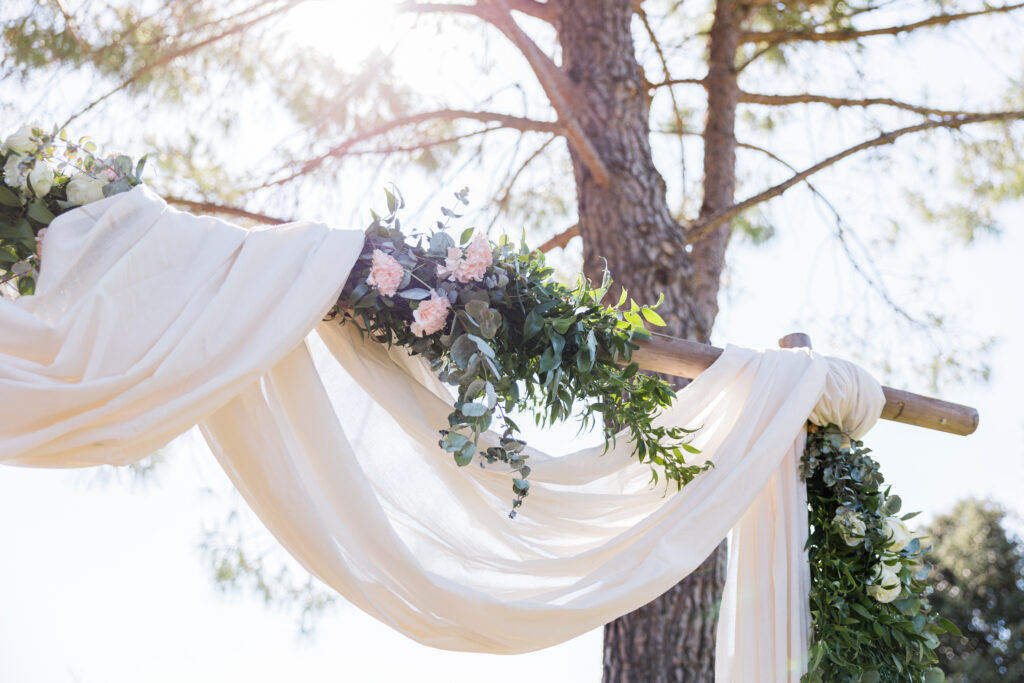 Décors extérieur d'un mariage, été 2022 - Marine Faron Photographe - Page me contacter